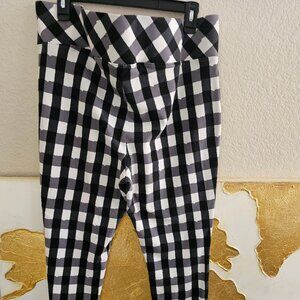 Torrid Betsy Johnson black and white